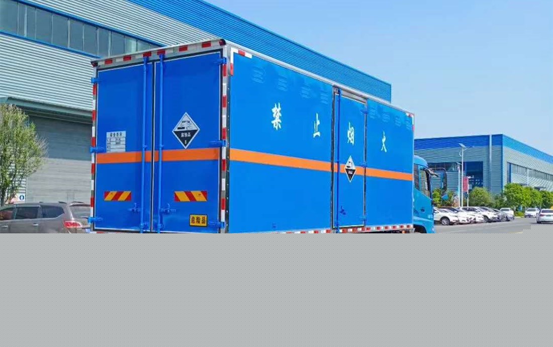 東風天錦八類腐蝕性物品廂式貨車