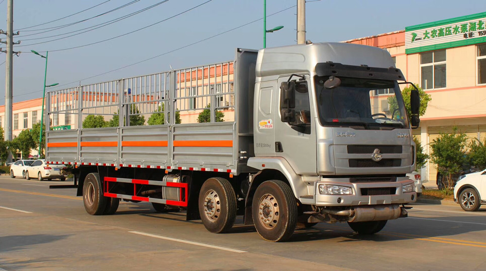 柳汽9.6米(15.3噸)氣瓶車