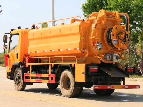 國(guó)六東風(fēng)大福瑞卡10方清洗吸污車(chē)